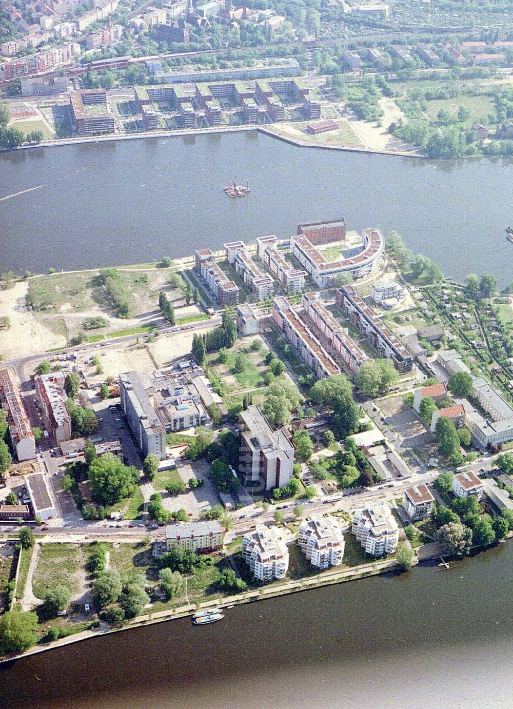 Luftbild Berlin - Friedrichshain - Halbinsel Alt-Stralau mit der Rummelsburger Bucht in Berlin - Friedrichshain.