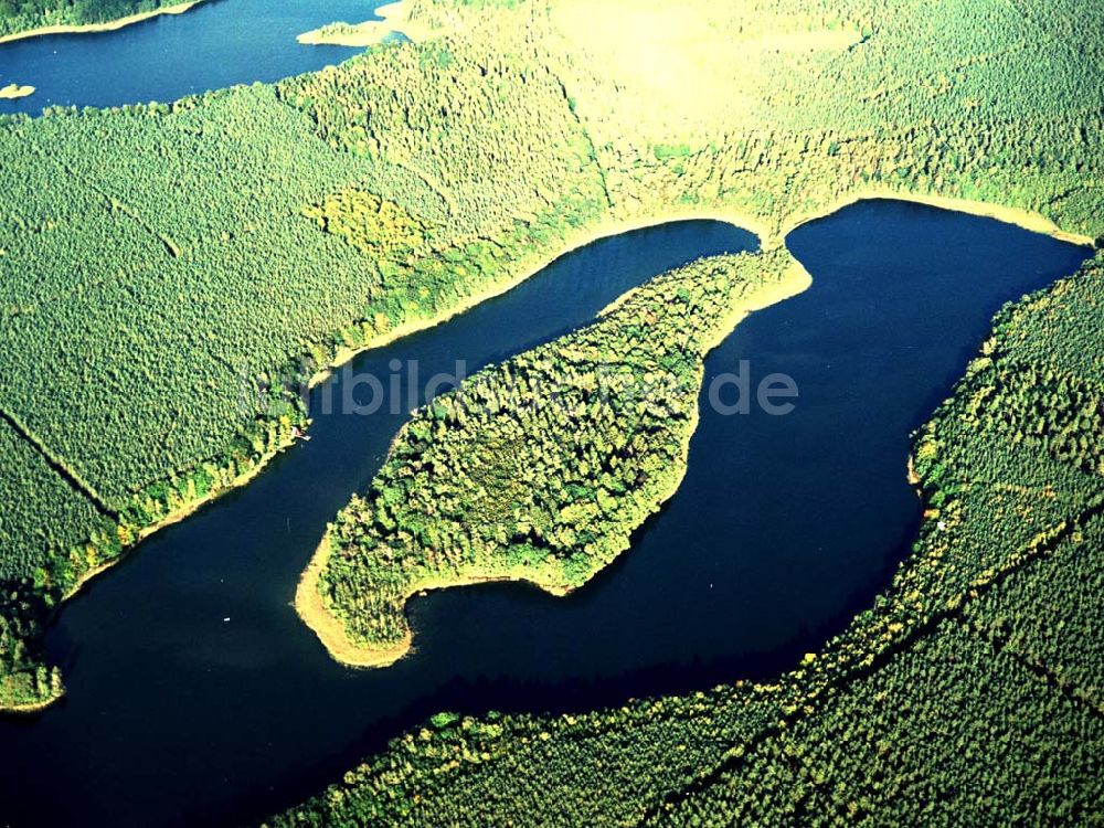 Templin aus der Vogelperspektive: 01.10.2002 Halbinsel in einem See bei Templin