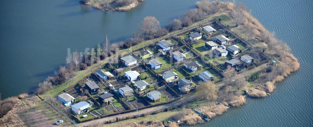 Rattmannsdorf aus der Vogelperspektive: Halbinsel mit Kleingarten / Schrebersiedlung auf dem Rattmannsdorfer See in Rattmannsdorf