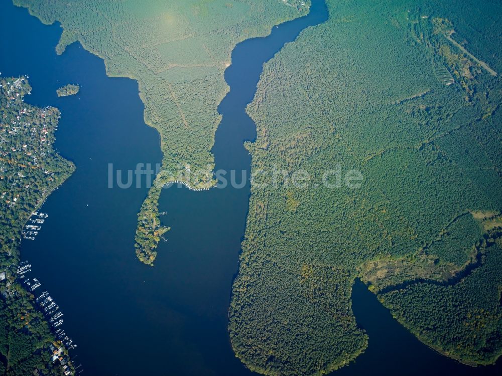 Luftbild Berlin - Halbinsel auf dem Langer See ( Dahme ) und dem Große Krampe in Müggelheim im Bundesland Berlin