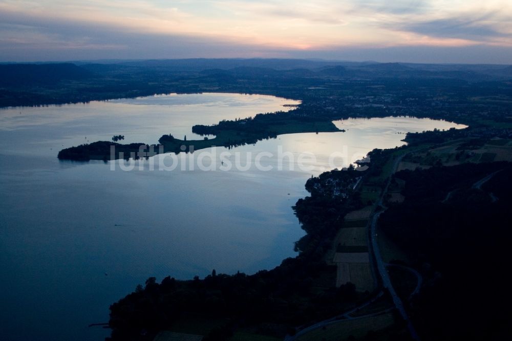 Radolfzell am Bodensee von oben - Halbinsel Mettnau bei Sonnenuntergang in Radolfzell am Bodensee im Bundesland Baden-Württemberg