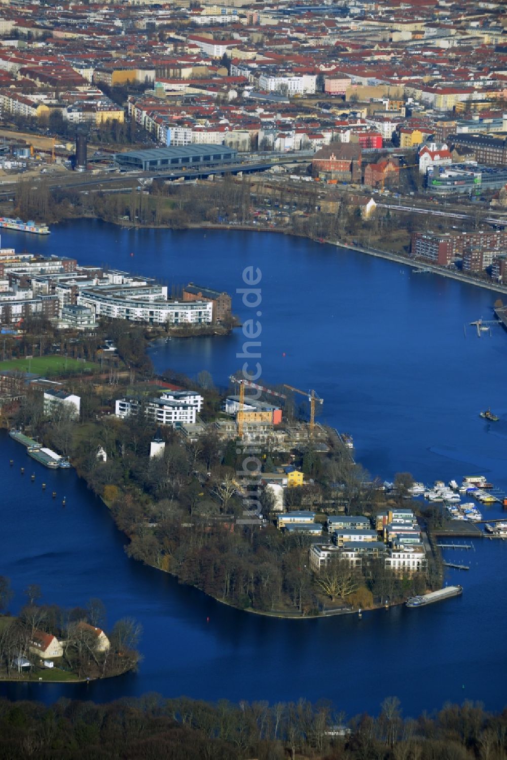 Luftbild Berlin Friedrichshain - Halbinsel Stralau am Spreeverlauf und der Rummelsburger Bucht in Berlin - Friedrichshain