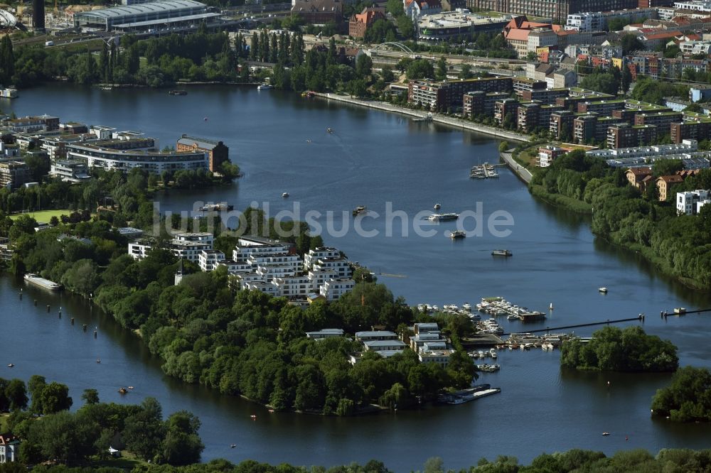 Luftbild Berlin - Halbinsel Stralau am Spreeverlauf und der Rummelsburger Bucht in Berlin - Friedrichshain