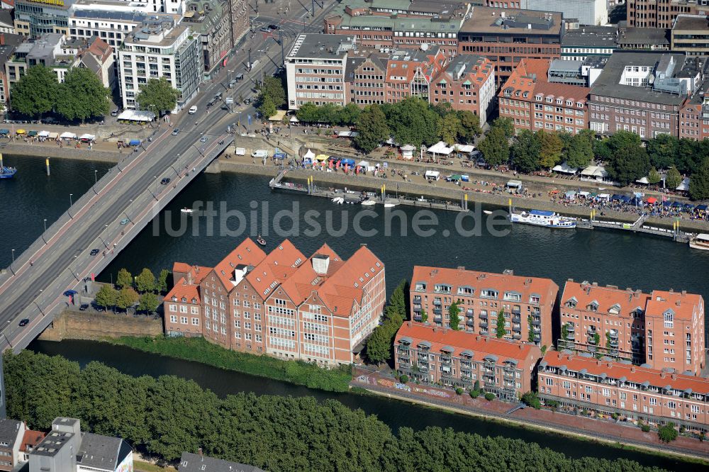 Bremen von oben - Halbinsel Teerhof zwischen dem Fluss Weser und der Kleinen Weser vor der Altstadt von Bremen