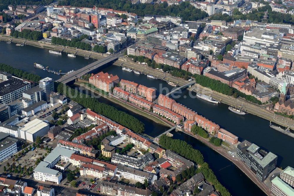 Luftbild Bremen - Halbinsel Teerhof zwischen dem Fluss Weser und der Kleinen Weser vor der Altstadt von Bremen