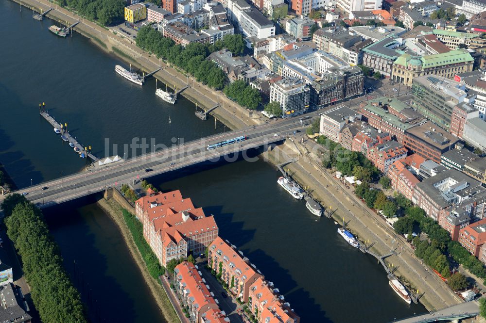 Bremen aus der Vogelperspektive: Halbinsel Teerhof zwischen dem Fluss Weser und der Kleinen Weser vor der Altstadt von Bremen