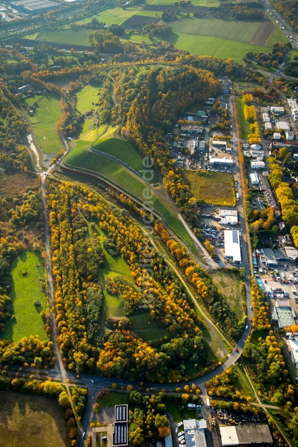 Brauck aus der Vogelperspektive: Halde Graf Moltke und Gewerbepark Gladbeck-Brauck in Brauck im Bundesland Nordrhein-Westfalen