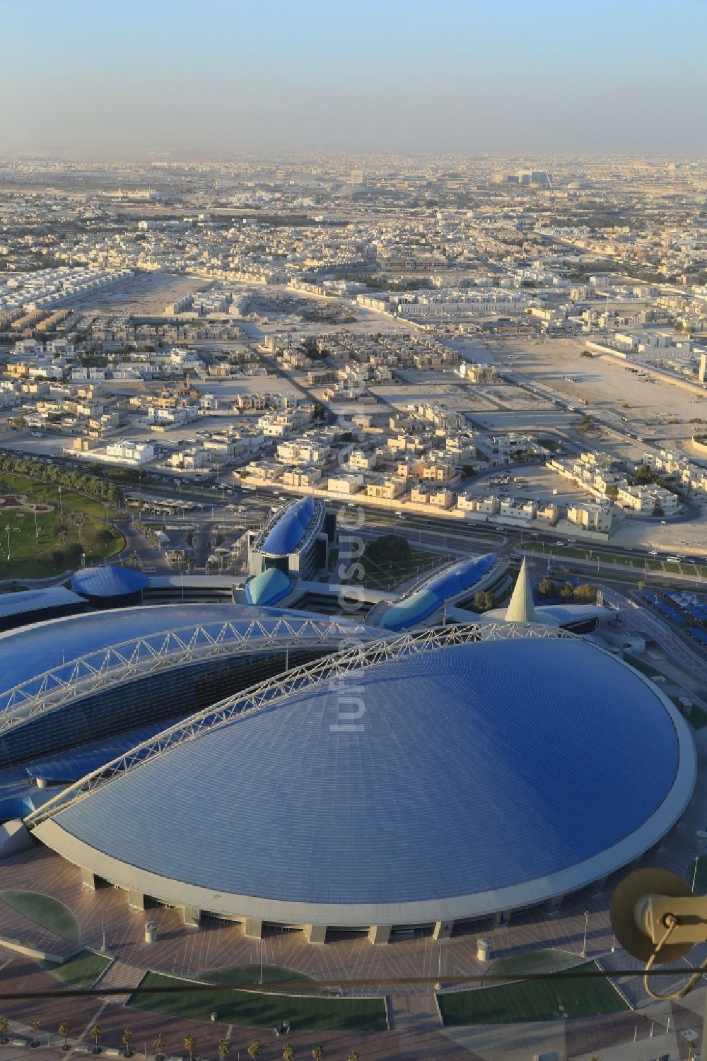 Doha von oben - Hallen und Gebäude auf dem Sportstätten-Gelände der Aspire Academy in Doha in Al Rayyan Municipality, Katar