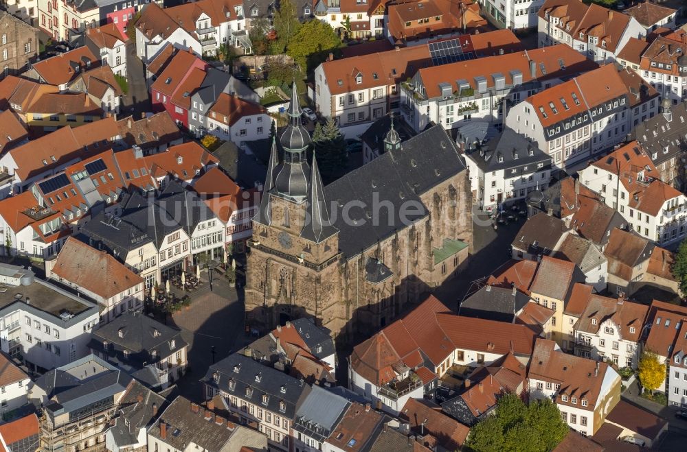 Luftaufnahme Sankt Wendel - Hallen- Kirche Wendalinusbasilika - auch Wendelsdom genannt - in Sankt Wendel im Bundesland Saarland