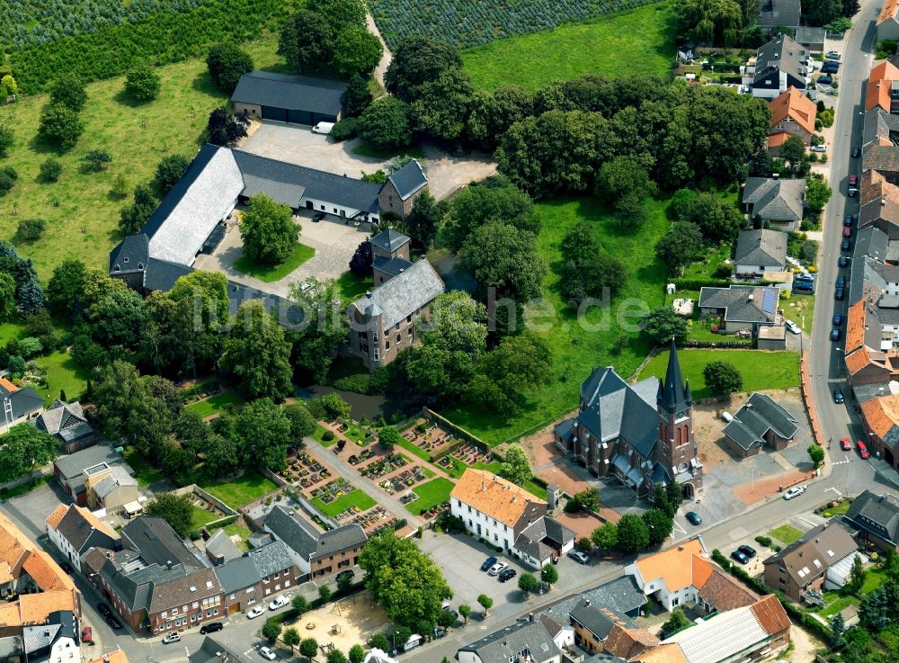 Luftbild Aldenhoven - Hallenkirche und Wasserburg im Ortsteil Dürboslar in Aldenhoven im Bundesland Nordrhein-Westfalen