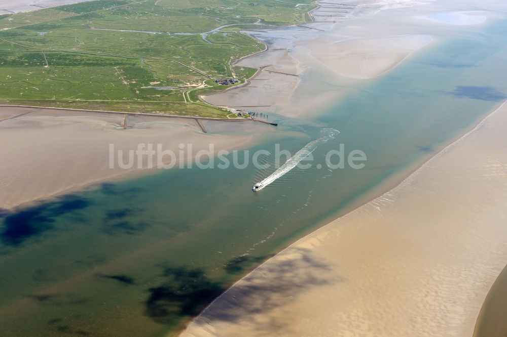 Langeneß aus der Vogelperspektive: Hallig- Landschaft der Nordsee - Insel in Langeneß im Bundesland Schleswig-Holstein, Deutschland