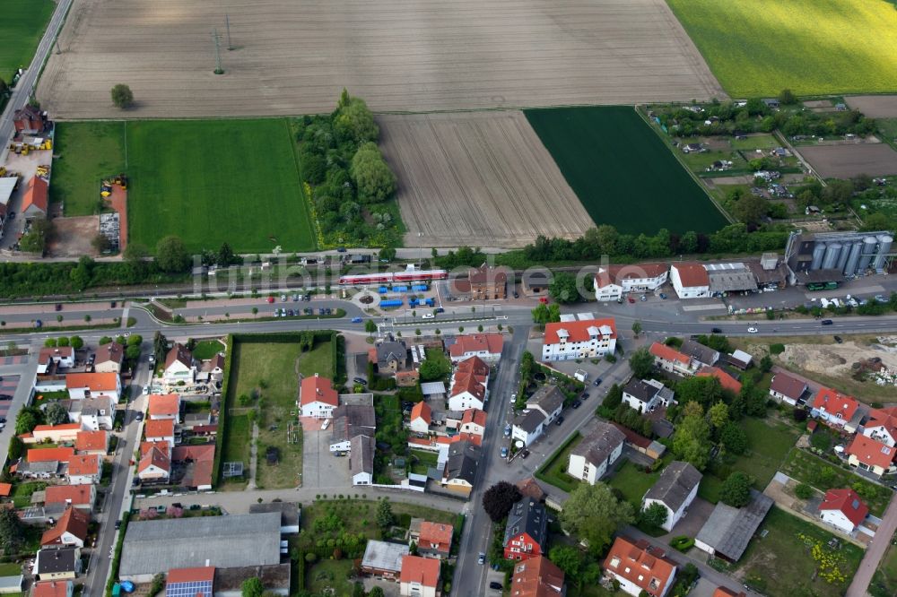 Luftbild Wörrstadt - Haltebahnhof der Deutschen Bahn in Wörrstadt im Bundesland Rheinland-Pfalz