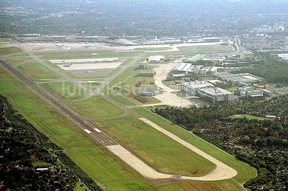 Hamburg, Fuhlsbüttel aus der Vogelperspektive: Hamburg Blick auf den Flughafen Hamburg-Fuhlsbüttel von Westen her 06.09.03