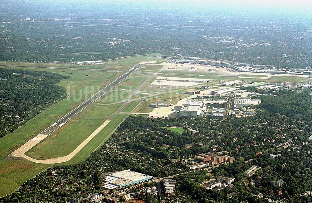 Luftaufnahme Hamburg, Fuhlsbüttel - Hamburg Blick auf den Flughafen Hamburg-Fuhlsbüttel von Westen her 06.09.03