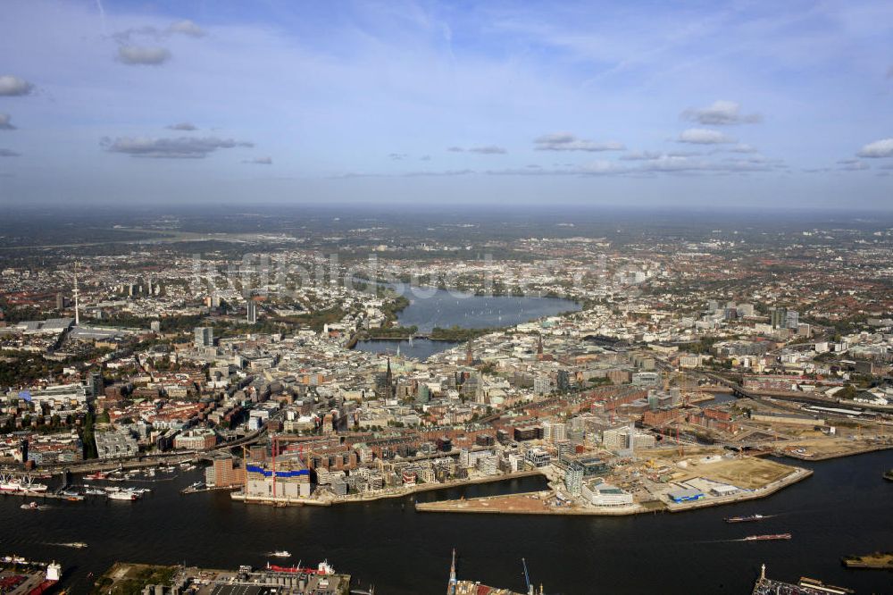 Hamburg von oben - Hamburg Hafencity und Altstadt