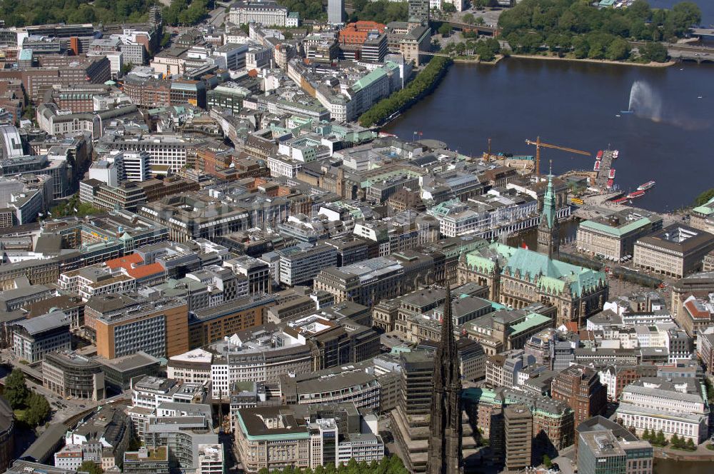 Hamburg aus der Vogelperspektive: Hamburger Altstadt mit Binnenalster