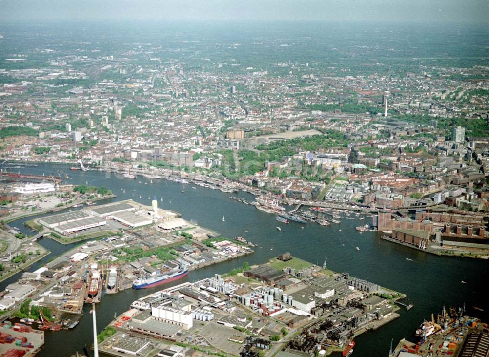 Hamburg von oben - Hamburger Altstadt mit Hafenbereich