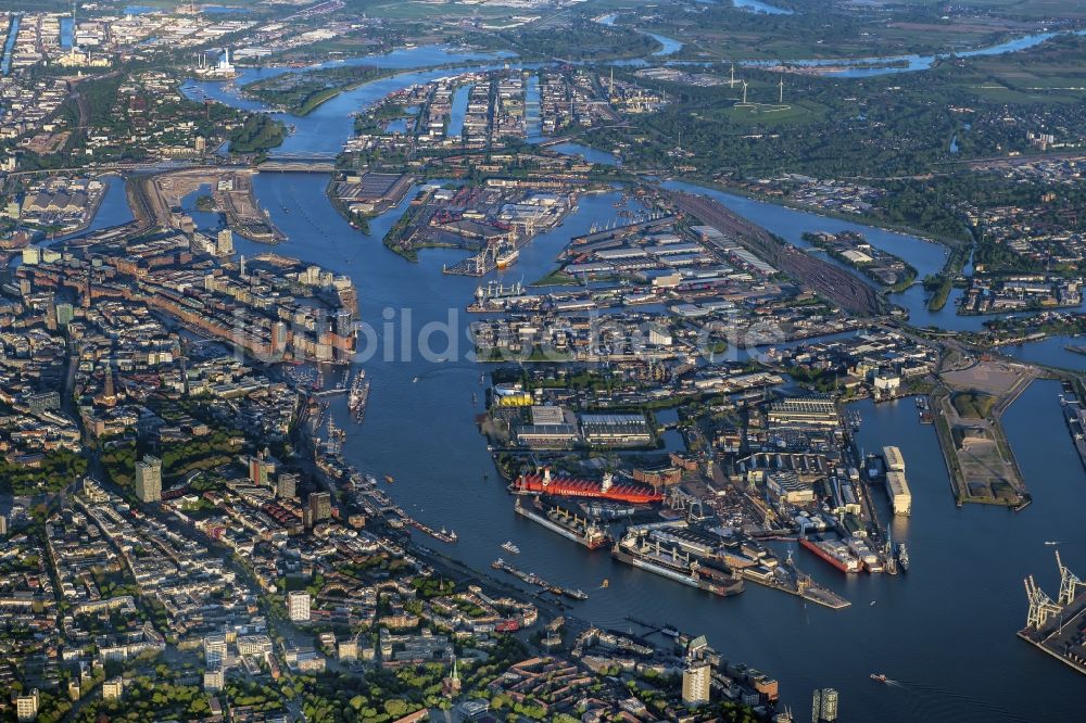 Hamburg aus der Vogelperspektive: Hamburger Hafen Übersicht in Hamburg, Deutschland