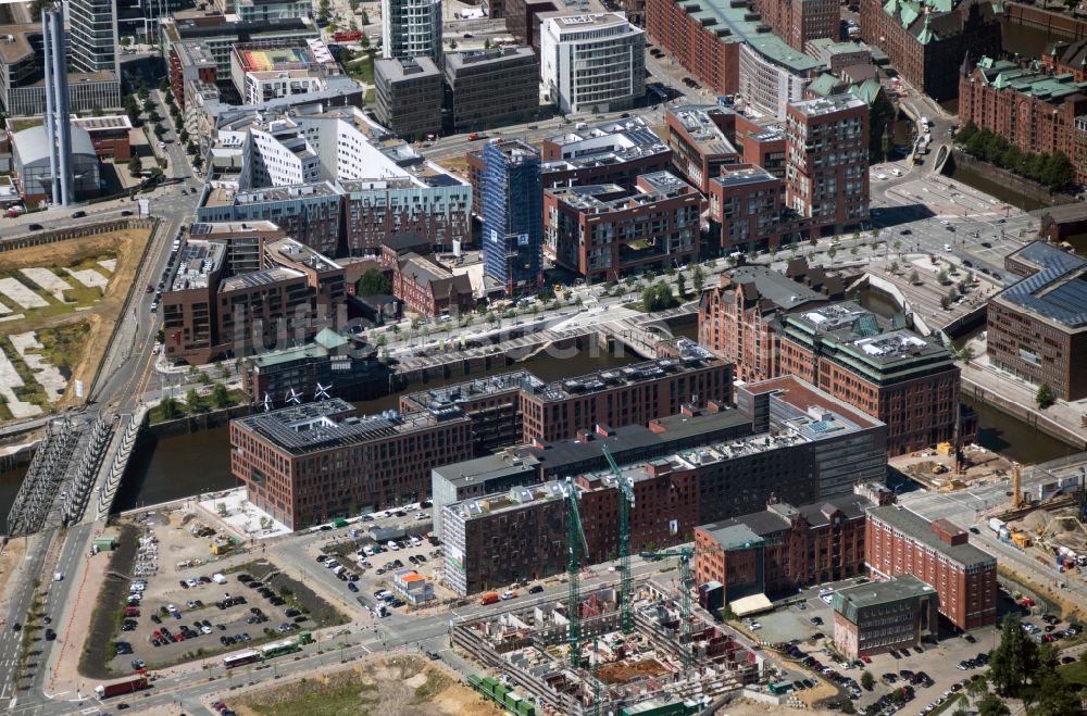 Hamburg aus der Vogelperspektive: Hamburger Hafen und Hafencity