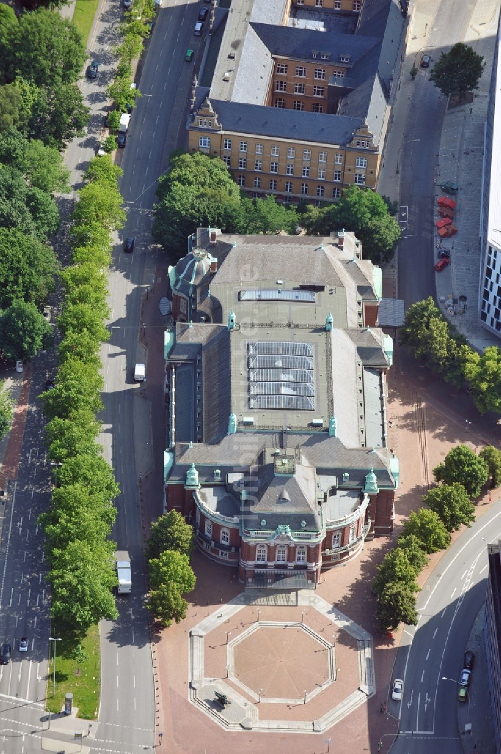 Luftbild Hamburg - Hamburger Konzerthaus Laeiszhalle am Johannes-Brahms-Platz in Hamburg