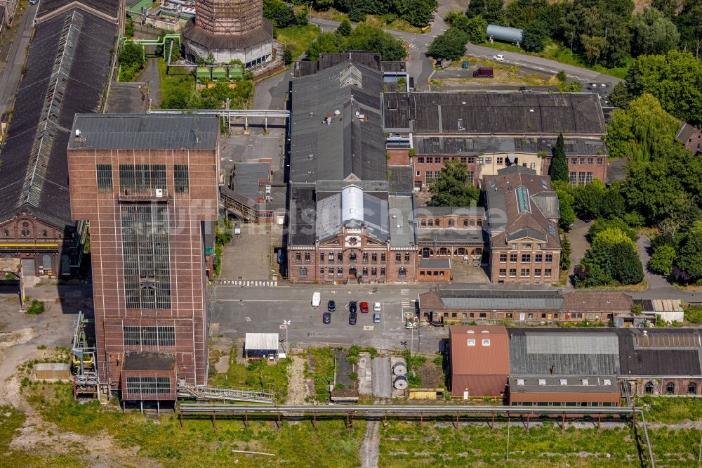 Hamm von oben - Hammerkopfturm auf dem Gelände der Industrie- Ruine Zeche Heinrich Robert in Hamm im Bundesland Nordrhein-Westfalen, Deutschland