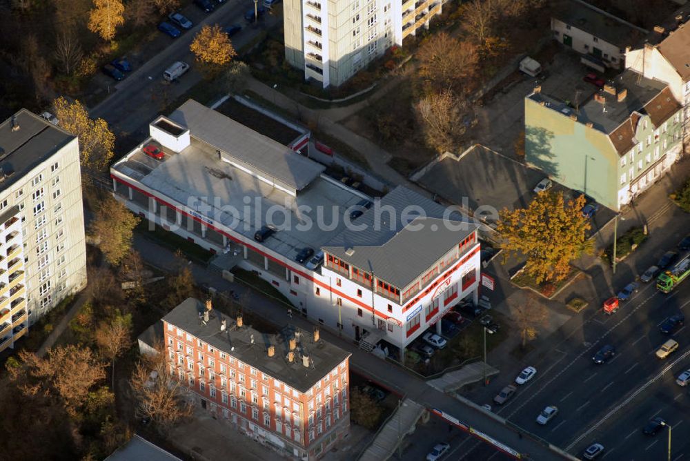 Luftaufnahme Berlin - Handelsgebäude von A.T.U. und Schlecker in Berlin-Friedrichsfelde