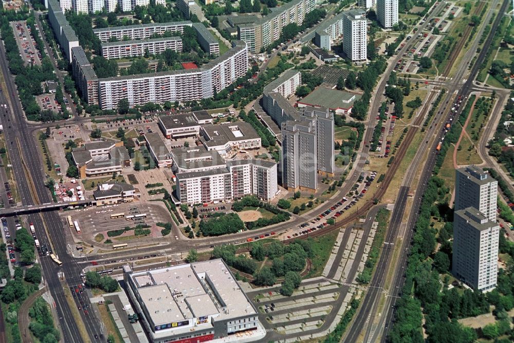 Luftbild Berlin - Handelszentrum und Wohngebiet Marzahner Promenade in Berlin-Marzahn