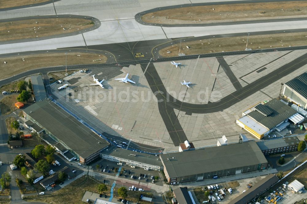 Schönefeld von oben - Hangar- Anlagen und Flugzeughallen zur Luftfahrzeugwartung an der Georg-Wulf-Straße in Schönefeld im Bundesland Brandenburg, Deutschland