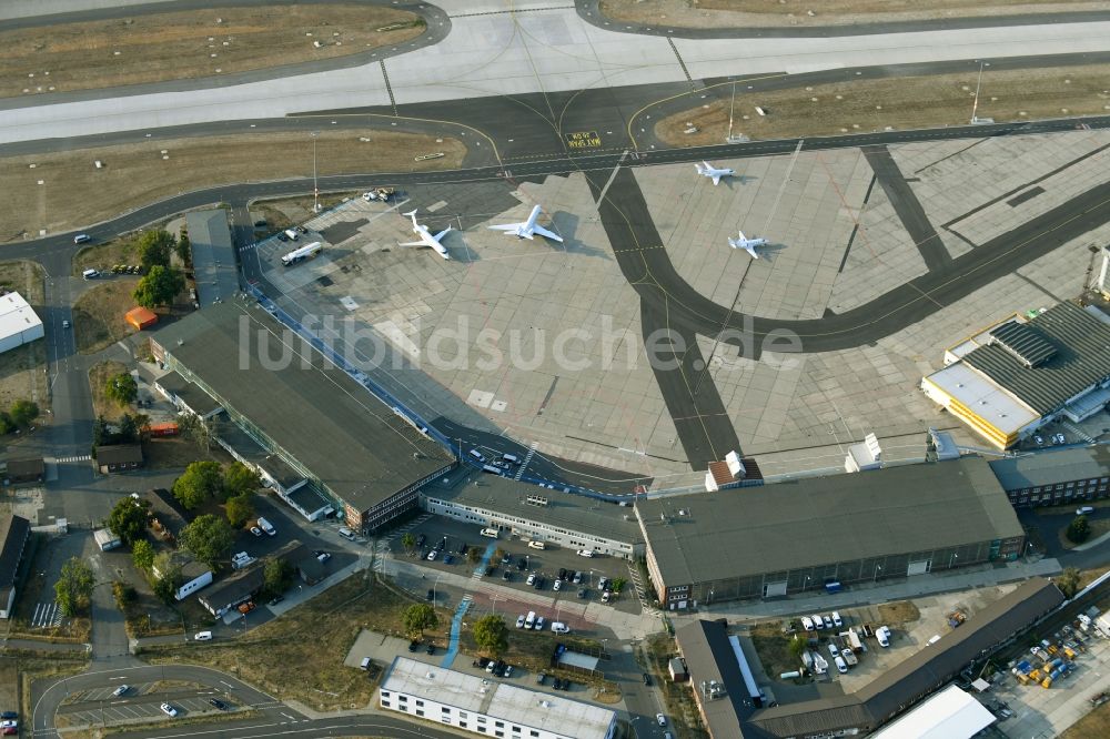 Schönefeld aus der Vogelperspektive: Hangar- Anlagen und Flugzeughallen zur Luftfahrzeugwartung an der Georg-Wulf-Straße in Schönefeld im Bundesland Brandenburg, Deutschland