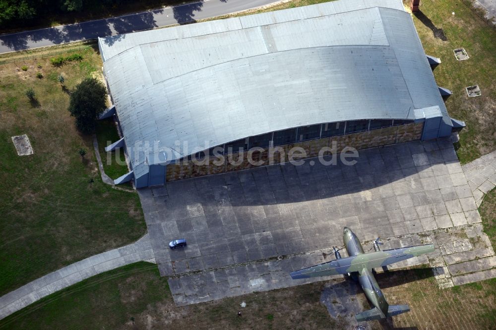 Finsterwalde von oben - Hangar mit einer Transall C-160D auf dem Flugplatz Finsterwalde / Schacksdorf im Bundesland Brandenburg