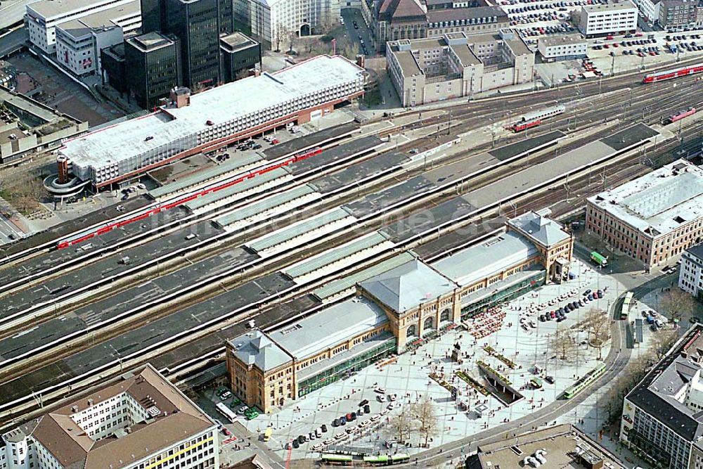 Luftbild Hannover - HANNOVER 27.03.2004 Blick auf den großen Hauptbahnhof von Hannover.