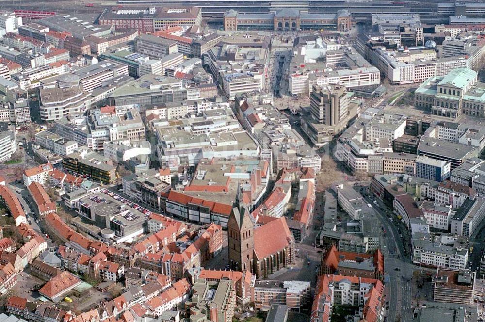 Luftbild HANNOVER - HANNOVER 27.03.2004, Innnenstadtbereich um die Marktkirche mit Blick auf den Platz der Weltausstellung und das Opernhaus