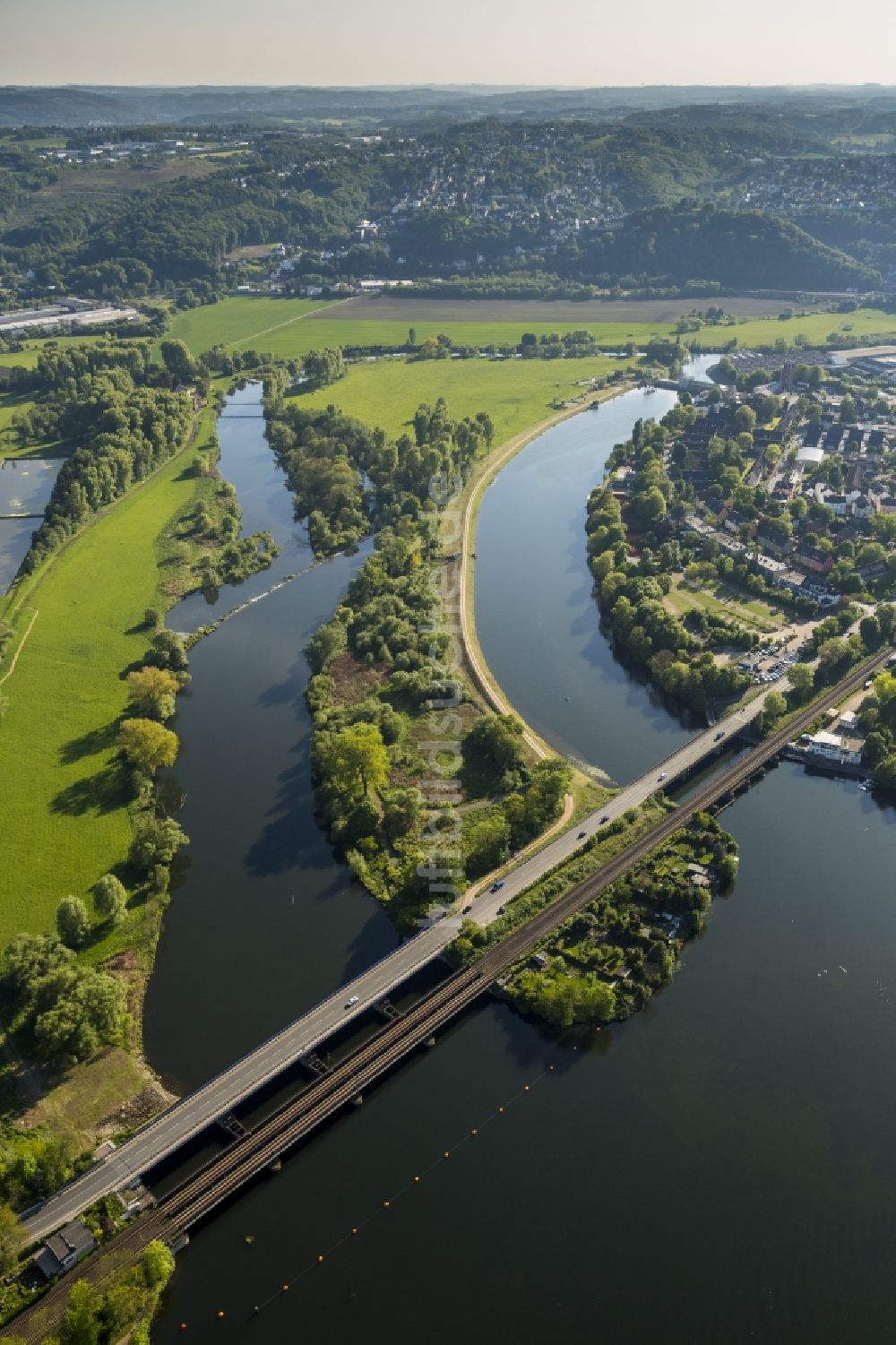 Wetter aus der Vogelperspektive: Harkortsee mit Obergraben und Sonnenreflektion im Freibad Wetter im Ruhrgebiet im Bundesland Nordrhein-Westfalen