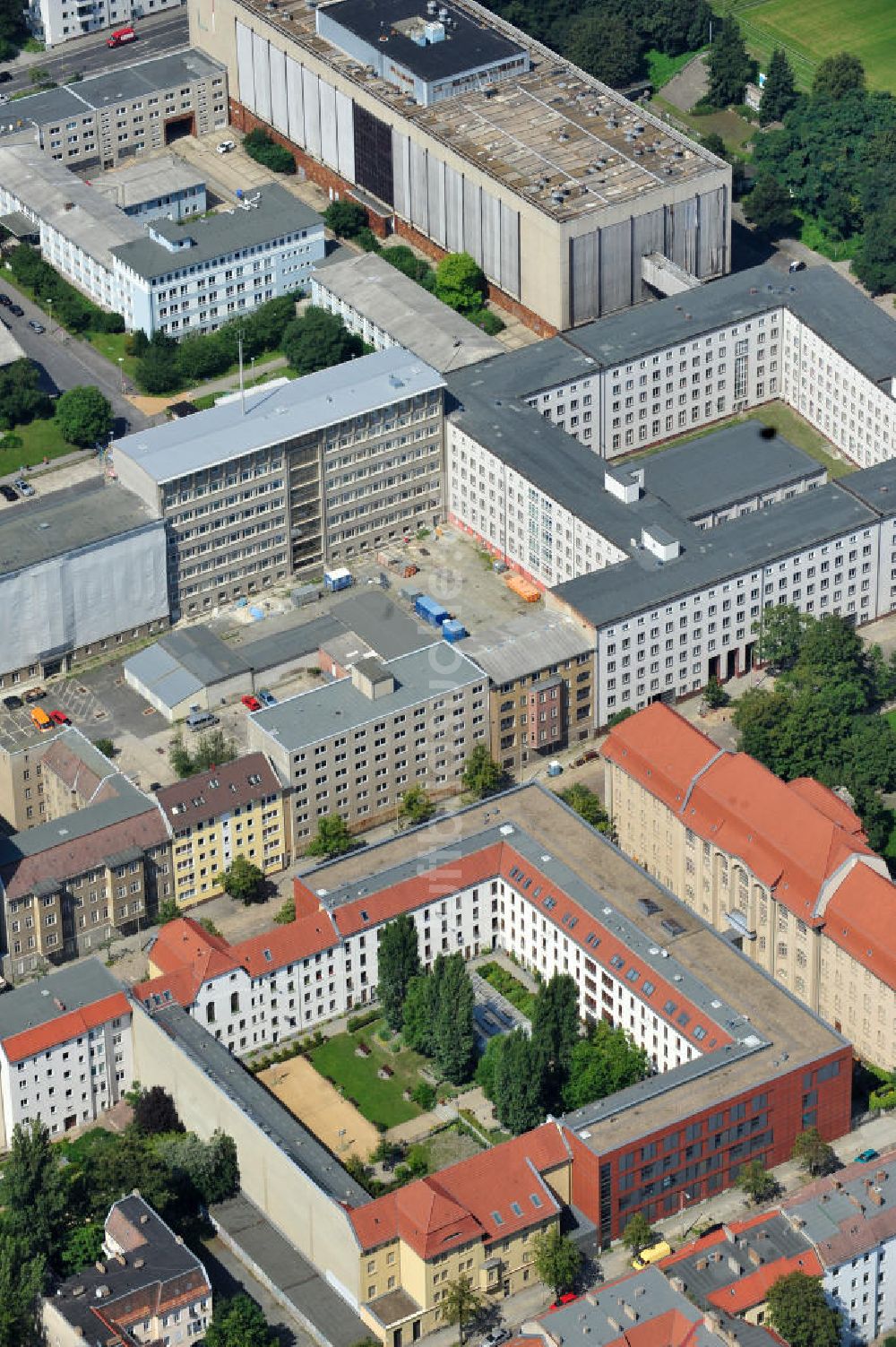 Berlin - Lichtenberg von oben - Hauptanstalt der Justizvollzugsanstalt JVA für Frauen in Berlin