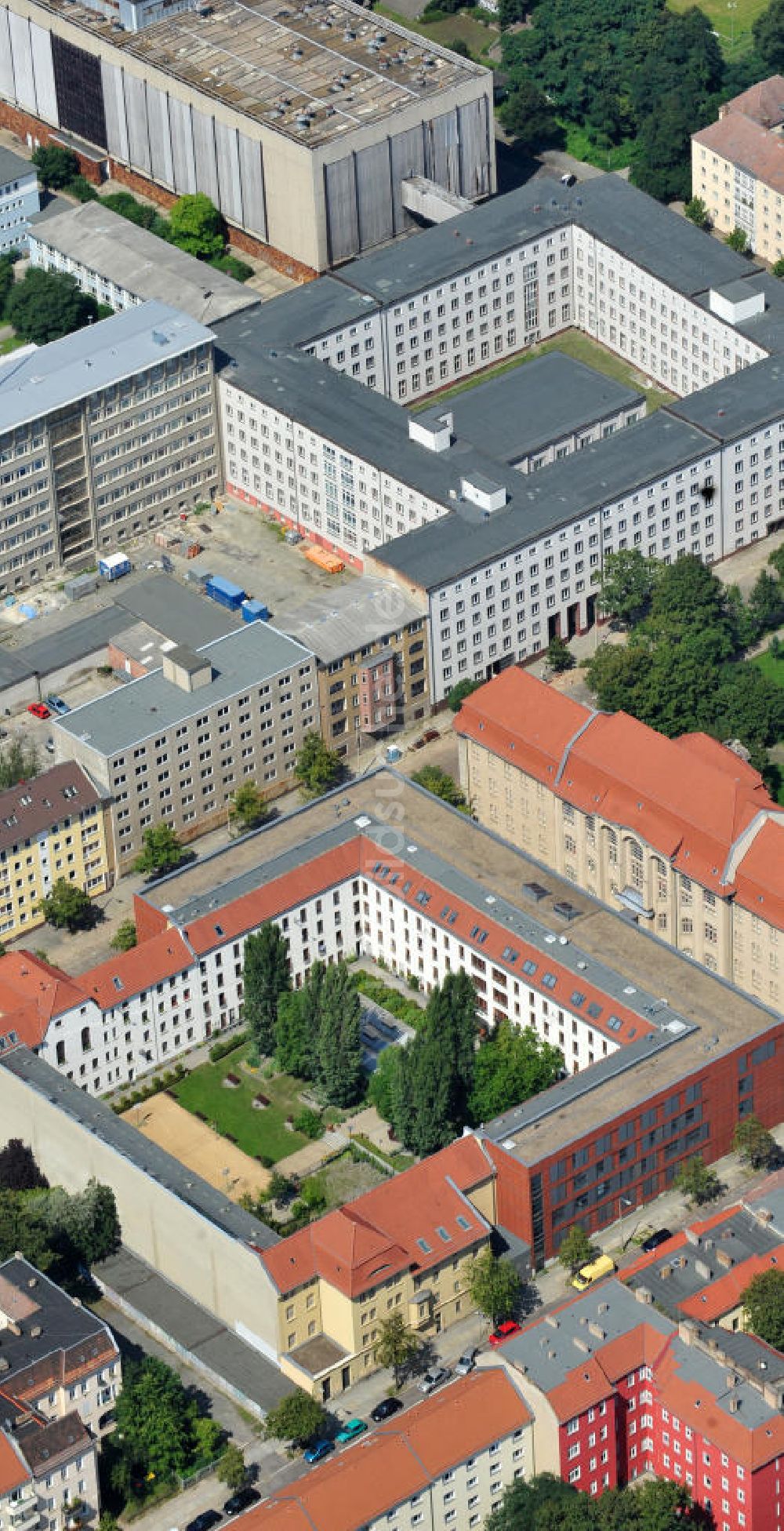 Berlin - Lichtenberg aus der Vogelperspektive: Hauptanstalt der Justizvollzugsanstalt JVA für Frauen in Berlin