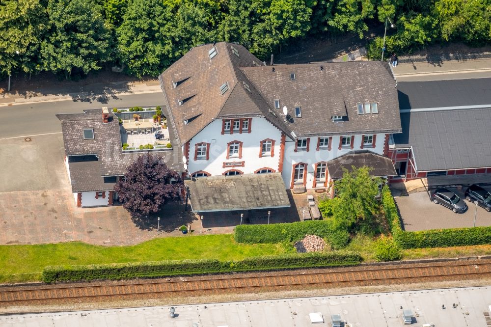 Luftaufnahme Brilon - Hauptbahnhof an der Bahnhofstraße in Brilon im Bundesland Nordrhein-Westfalen, Deutschland