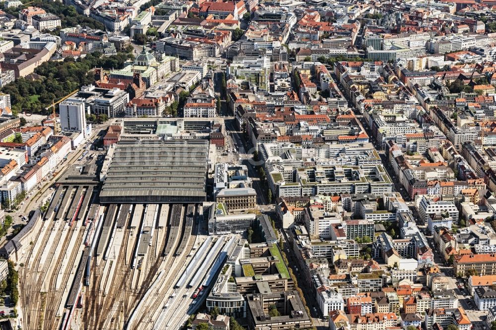 München aus der Vogelperspektive: Hauptbahnhof und Bahnhofsviertel in München im Bundesland Bayern, Deutschland