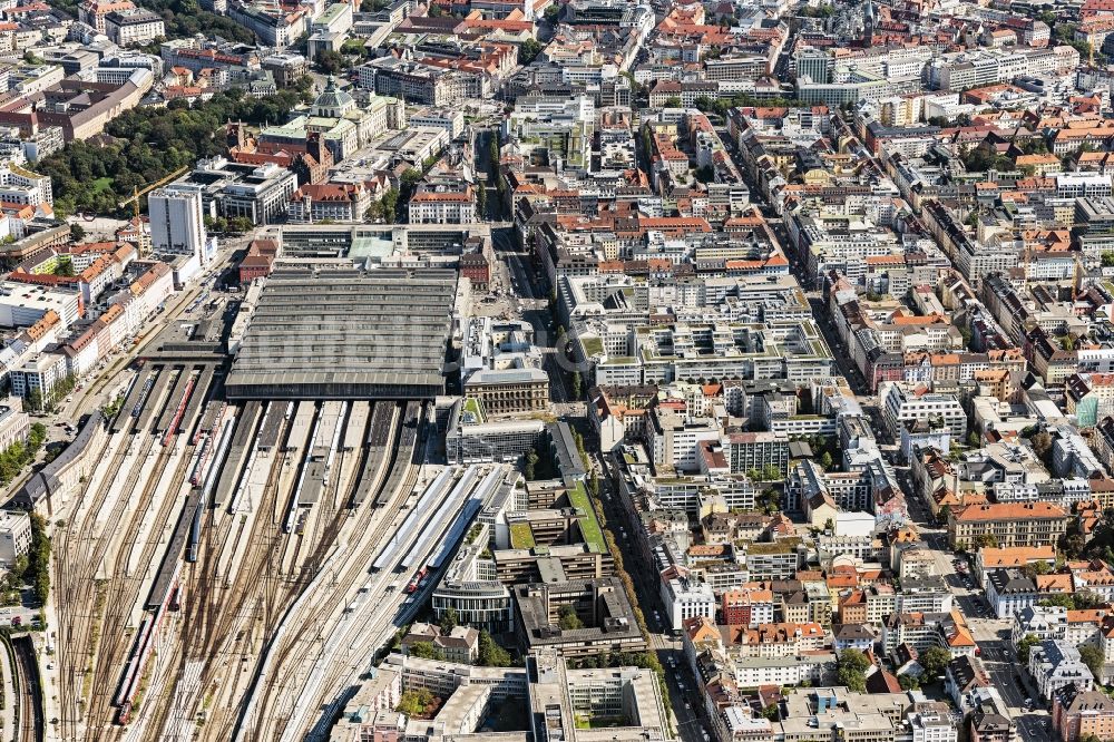 Luftbild München - Hauptbahnhof und Bahnhofsviertel in München im Bundesland Bayern, Deutschland