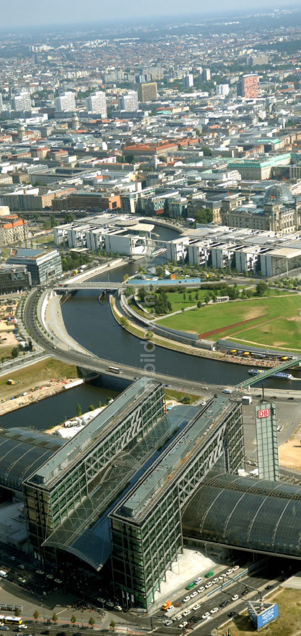 Luftbild Berlin - Hauptbahnhof in Berlin Mitte