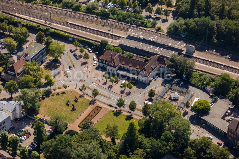 Ahlen aus der Vogelperspektive: Hauptbahnhof der Deutschen Bahn in Ahlen im Bundesland Nordrhein-Westfalen, Deutschland