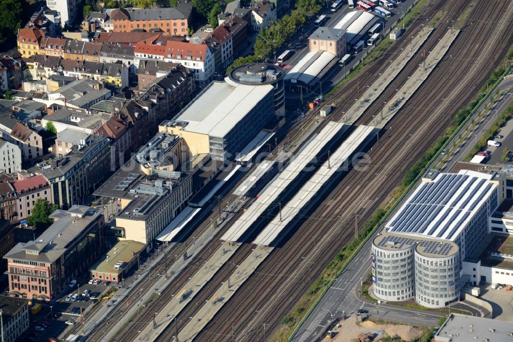 Aschaffenburg von oben - Hauptbahnhof der Deutschen Bahn in Aschaffenburg im Bundesland Bayern