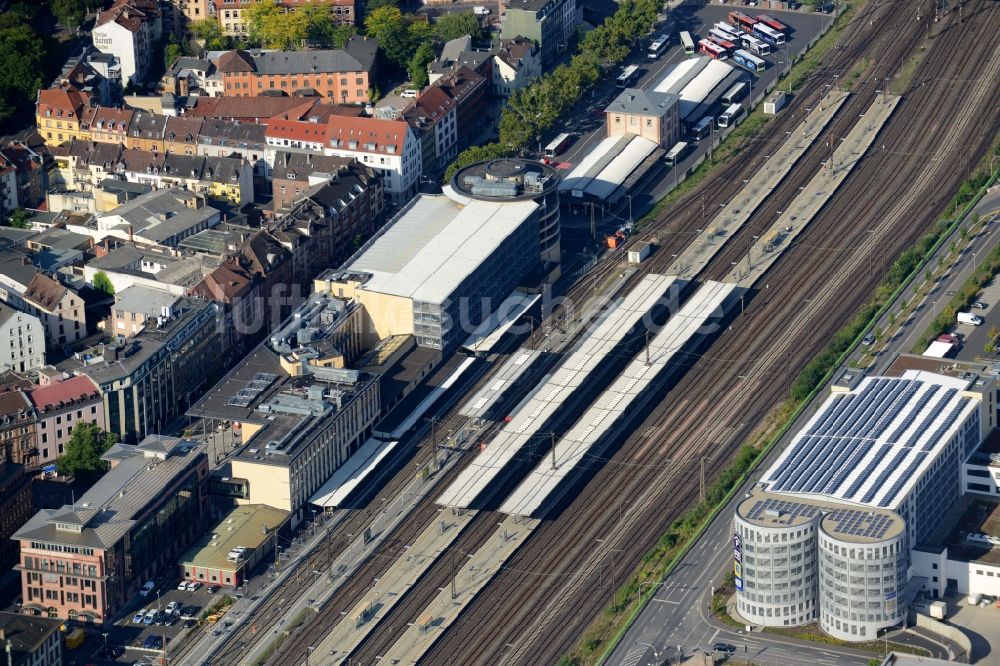 Aschaffenburg aus der Vogelperspektive: Hauptbahnhof der Deutschen Bahn in Aschaffenburg im Bundesland Bayern