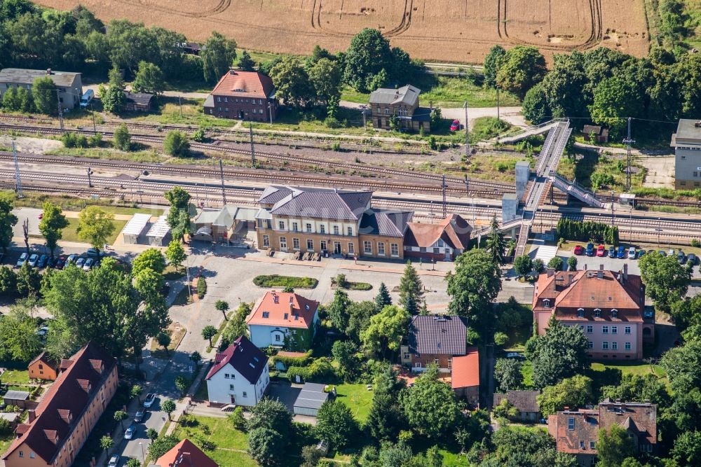 Bad Belzig aus der Vogelperspektive: Hauptbahnhof der Deutschen Bahn AG in Bad Belzig im Bundesland Brandenburg, Deutschland