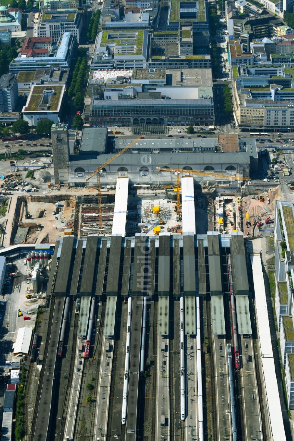 Stuttgart aus der Vogelperspektive: Hauptbahnhof der Deutschen Bahn und Bauarbeiten zum Verkehrs- und Städtebauprojekt Stuttgart 21 in Stuttgart im Bundesland Baden-Württemberg