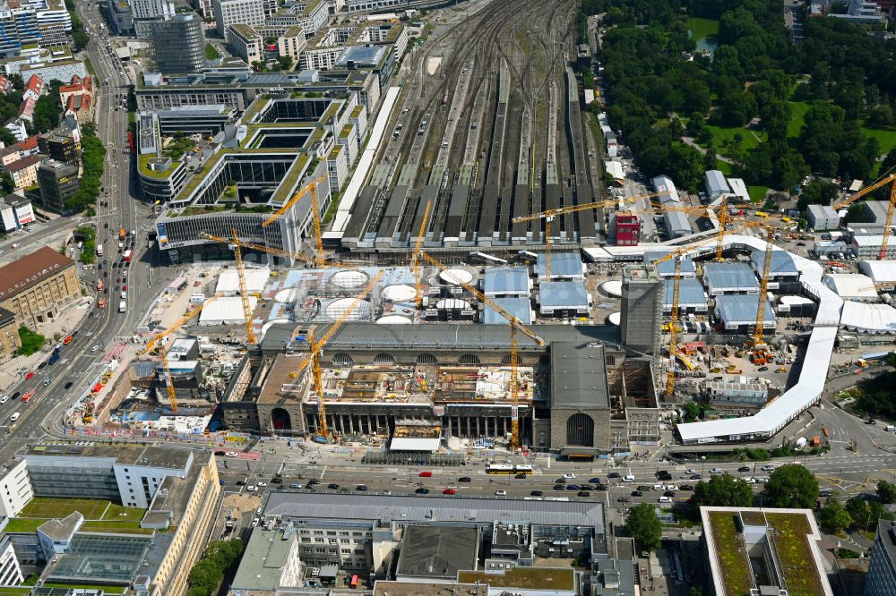 Stuttgart aus der Vogelperspektive: Hauptbahnhof der Deutschen Bahn und Bauarbeiten zum Verkehrs- und Städtebauprojekt Stuttgart 21 in Stuttgart im Bundesland Baden-Württemberg