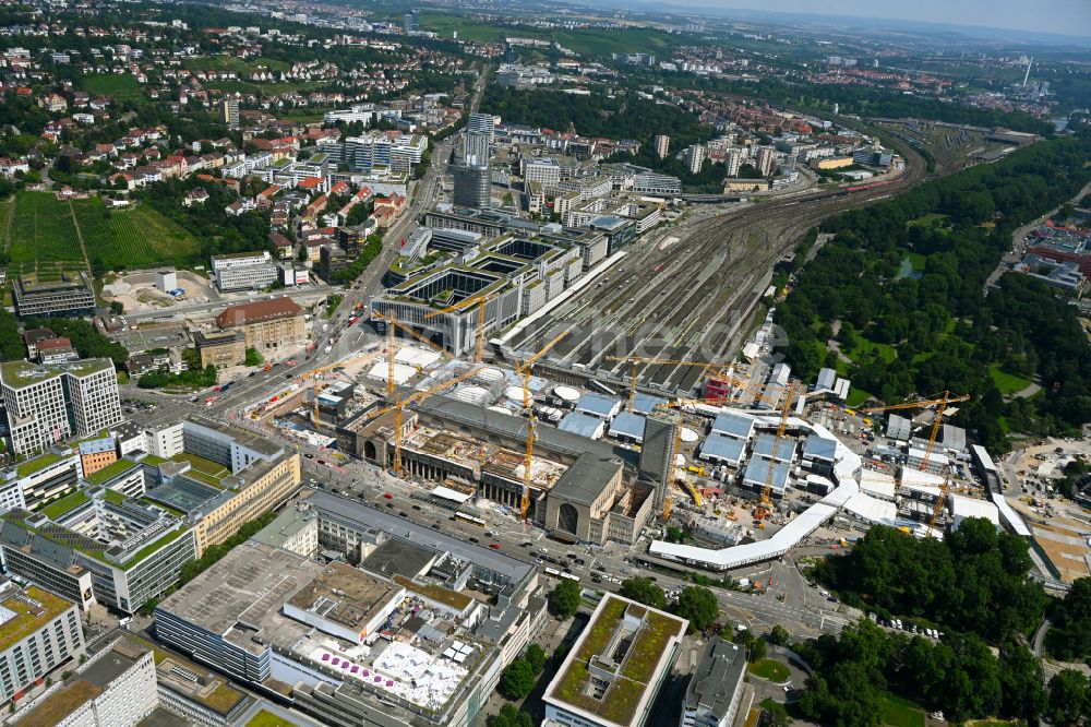 Luftaufnahme Stuttgart - Hauptbahnhof der Deutschen Bahn und Bauarbeiten zum Verkehrs- und Städtebauprojekt Stuttgart 21 in Stuttgart im Bundesland Baden-Württemberg