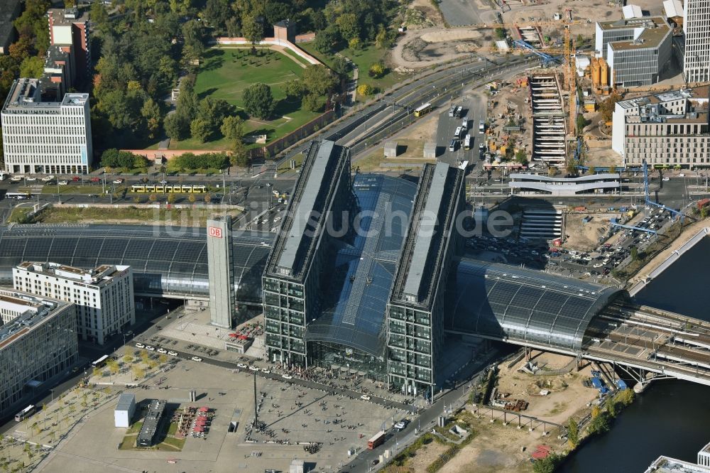 Berlin aus der Vogelperspektive: Hauptbahnhof der Deutschen Bahn in Berlin