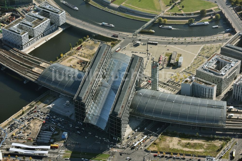 Luftbild Berlin - Hauptbahnhof der Deutschen Bahn in Berlin