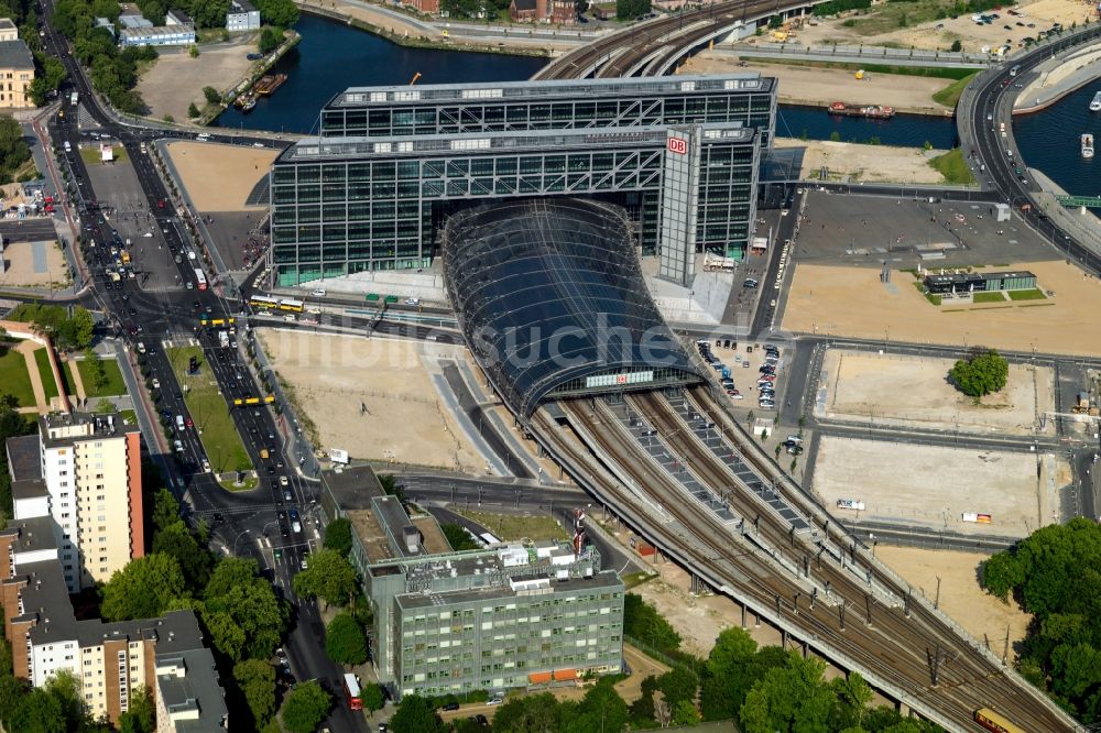 Berlin aus der Vogelperspektive: Hauptbahnhof der Deutschen Bahn in Berlin