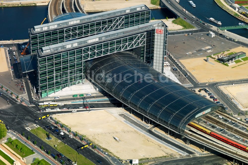 Berlin von oben - Hauptbahnhof der Deutschen Bahn in Berlin